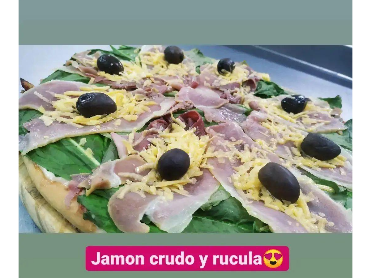 Media rúcula y crudo