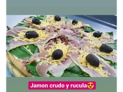 Media rúcula y crudo