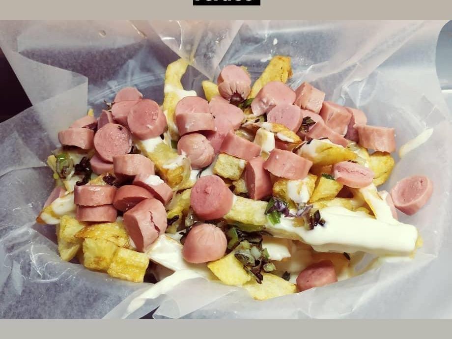 Salchipapas,queso y verdeo(grandes)