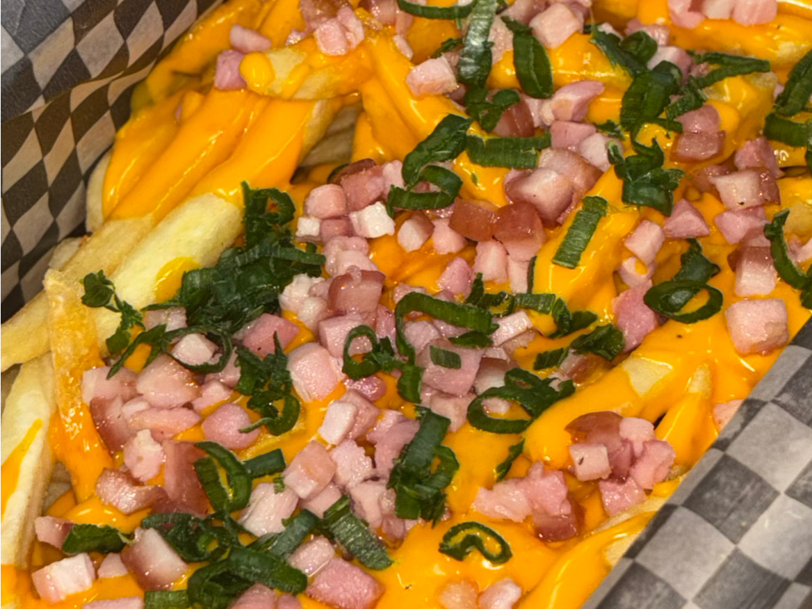 Papas fritas con cheddar