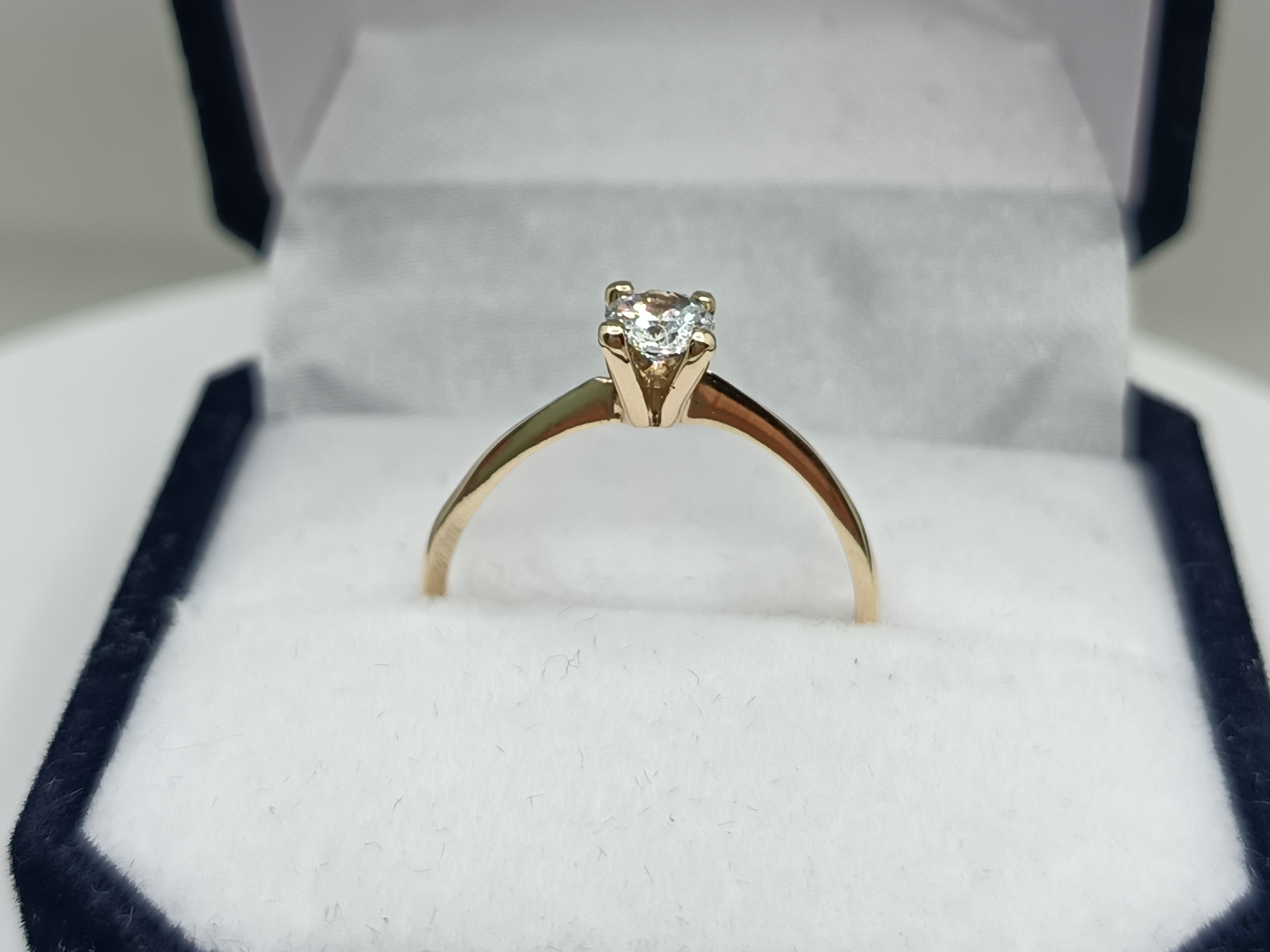 Cintillo Promesa corona de 4 puntas con Circonia 6mm en oro 9k sellado