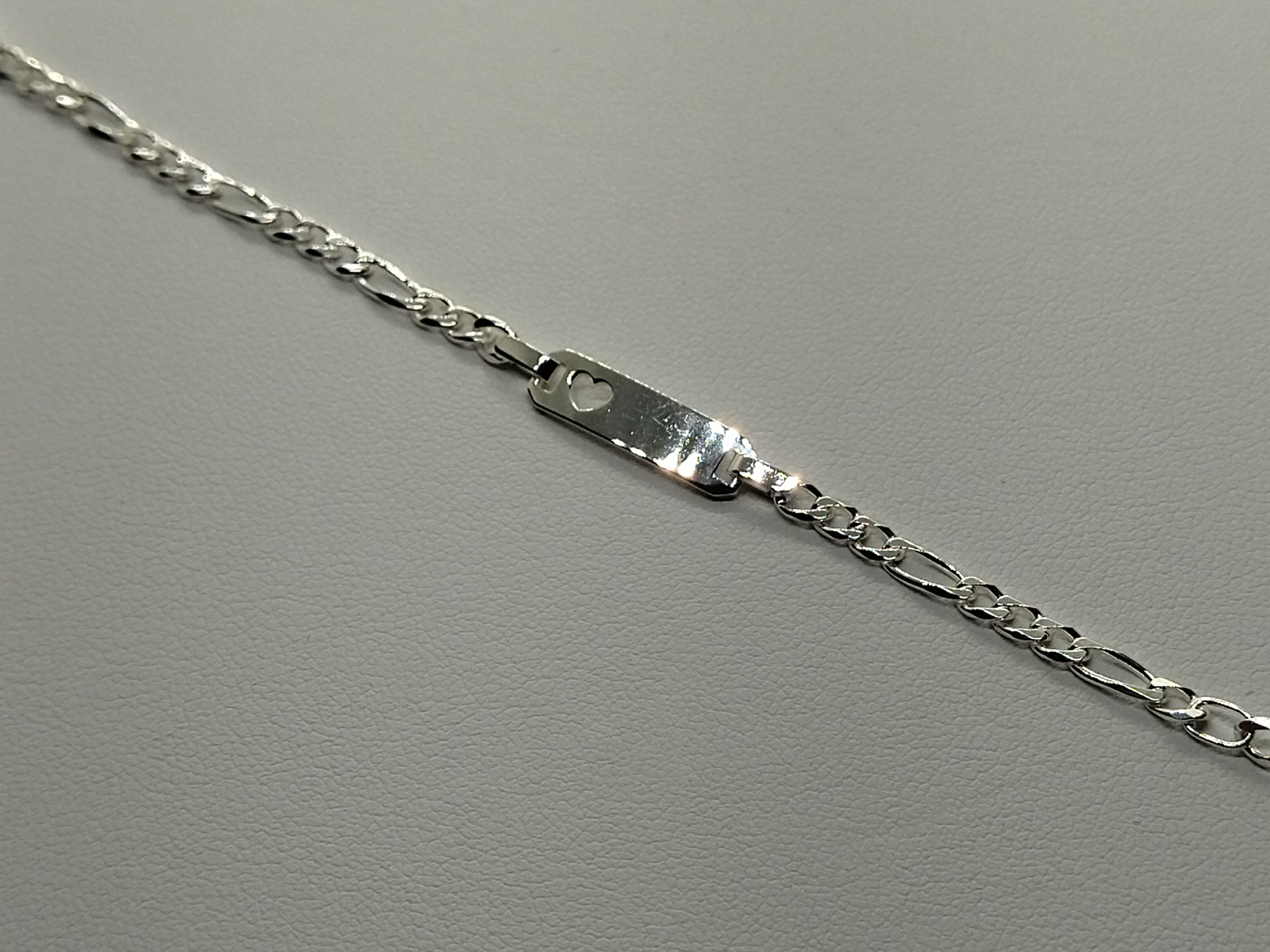 Pulsera plata con grabado niña. (309) 15cm