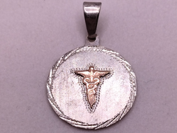 MEDALLA MEDICINA ,PLATA 925 CON LOGO EN ORO 9K