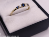 Anillo cintillo promesa oro 9k Italiano circonia blancas y azules