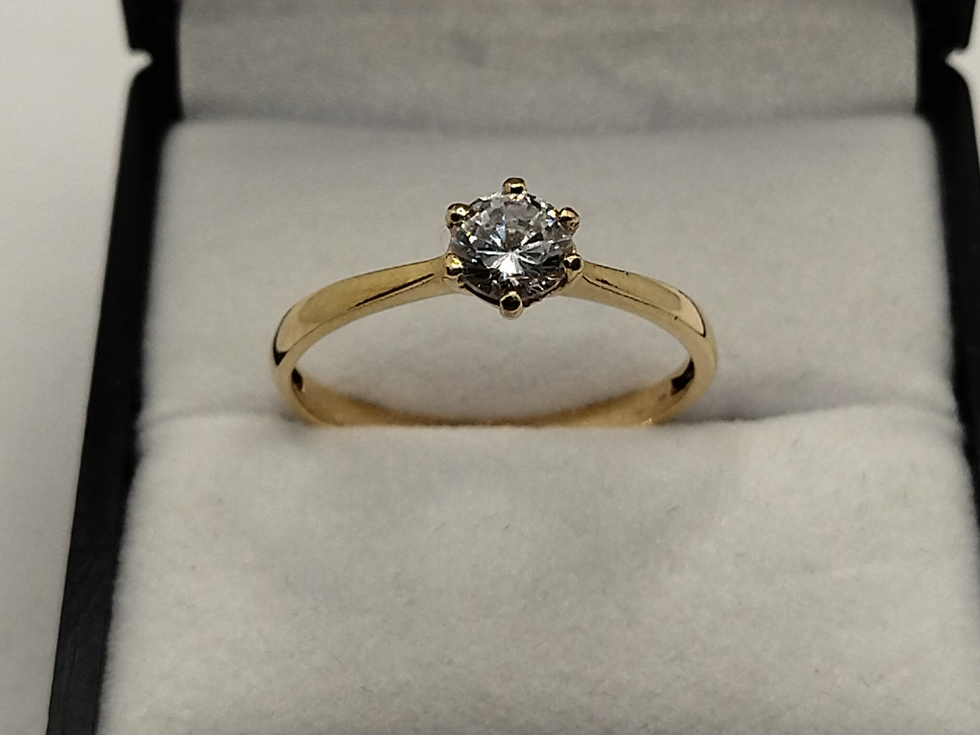 Cintillo Promesa corona de 6 puntas con Circonia 6mm en oro 18k sellado