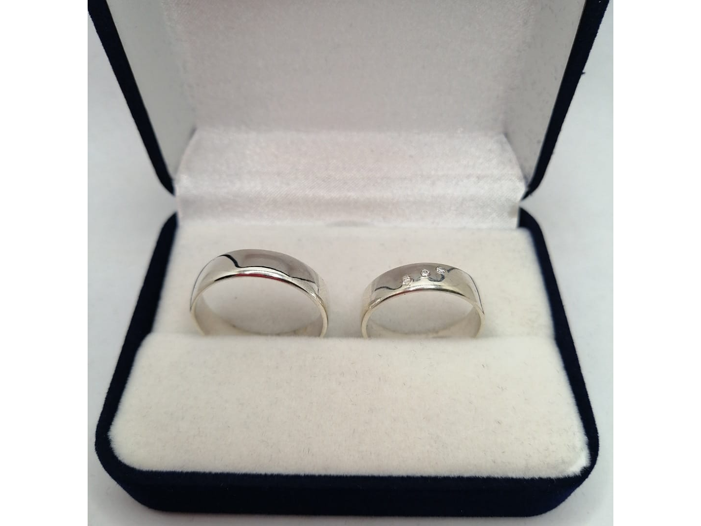 Alianzas Plata  925,  3 circonias 5.5mm de ancho bombe