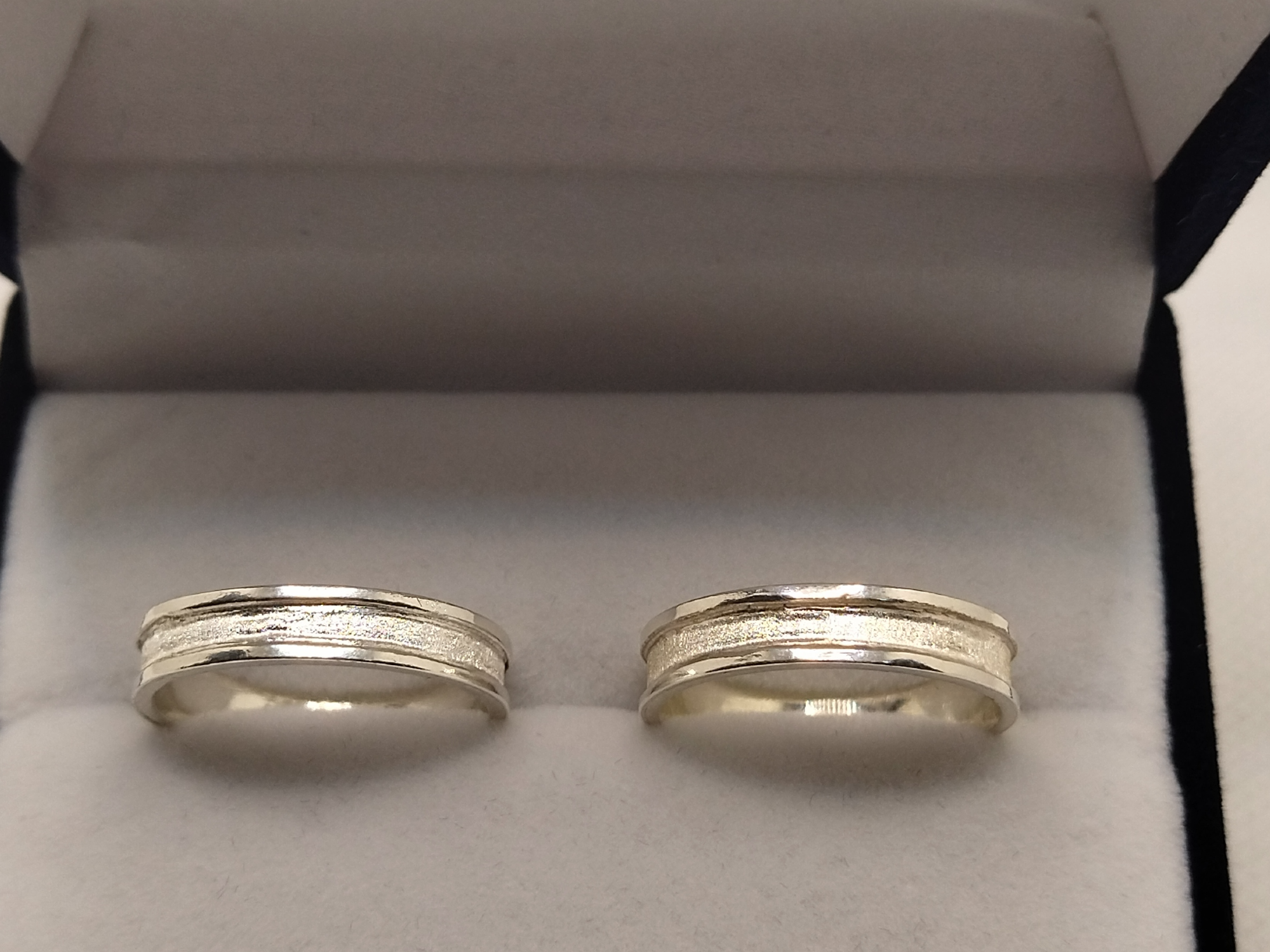 Alianzas Plata  925, arenadas, 4.5 mm con Grabado de obsequio