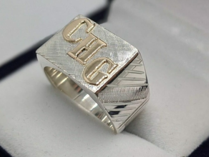 Anillo sello Plata hombre 12 x 16 mm con 3 iniciales en oro