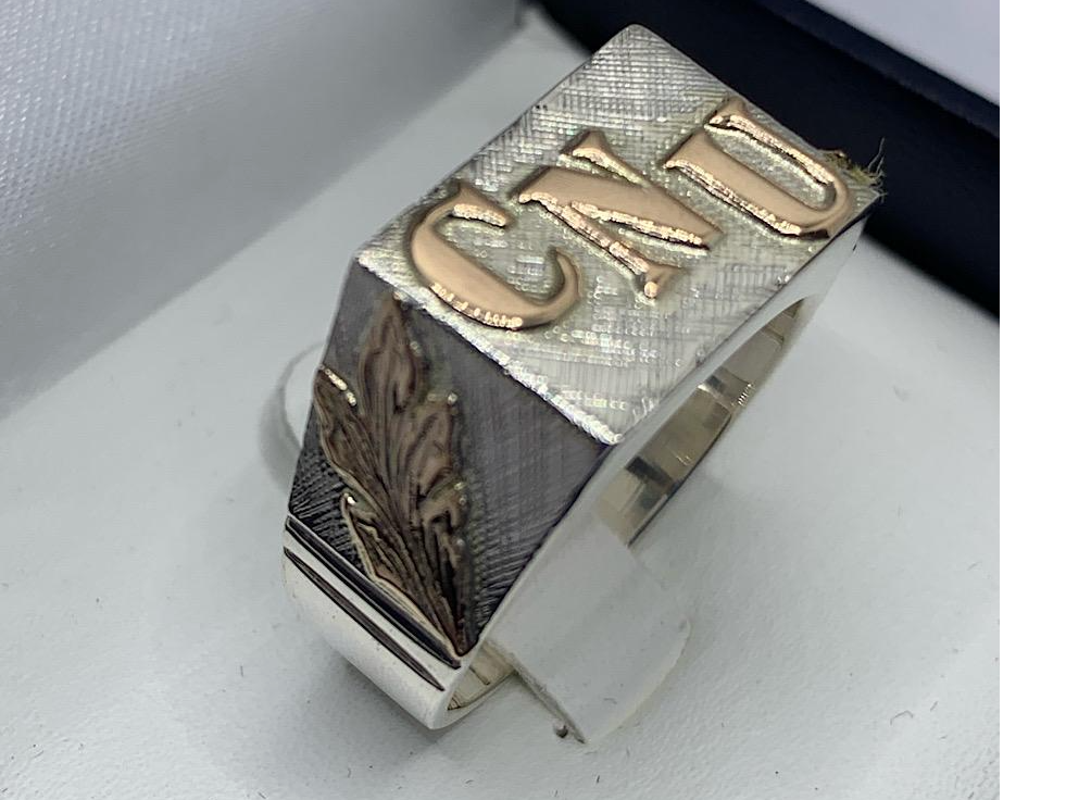 Anillo sello Plata hombre  12 x 16 mm con 3 y iciales en oro (Copia)