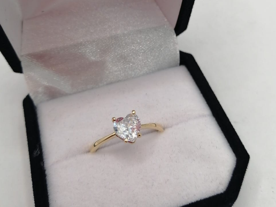 Anillo Cintillo Oro 10K  Corazón