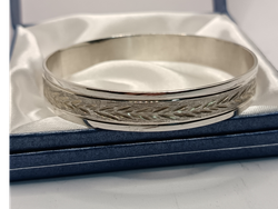 ESCLAVA, 10milimetros de ancho con diseño., toda en plata 925