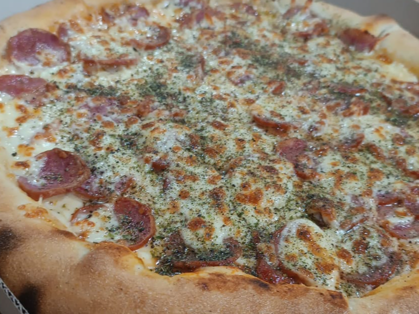 Pizza con Peperone ( Calabresa)