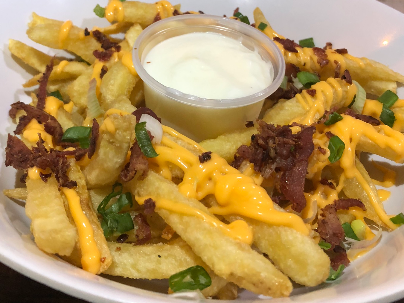 PAPAS CON CHEDDAR Y BACON