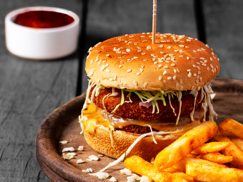 Hambur-dudu con papas fritas