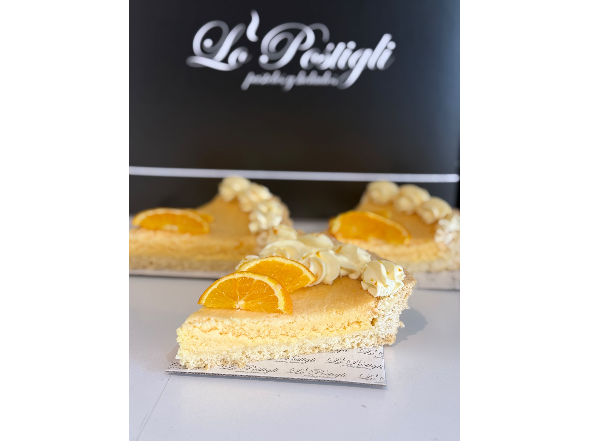 Porcion tarta de queso y naranja