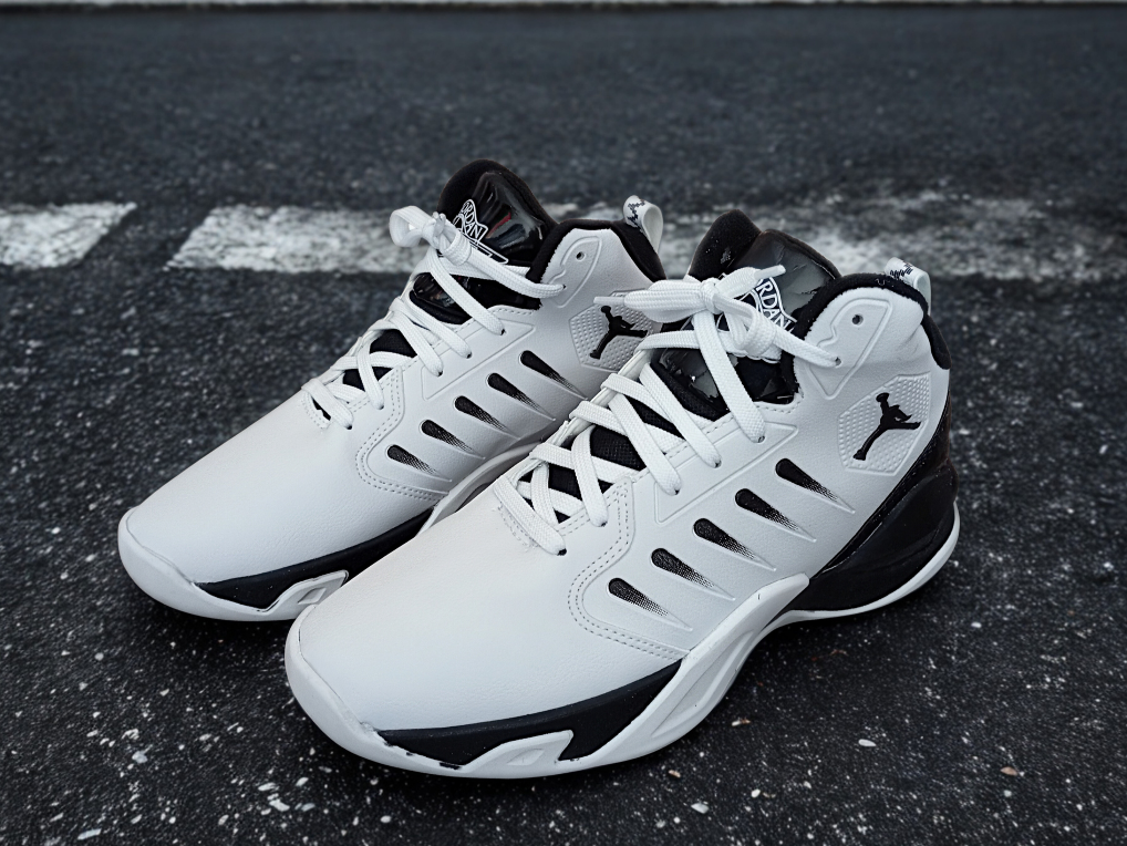 AIR JORDAN - NEGRO & BLANCO