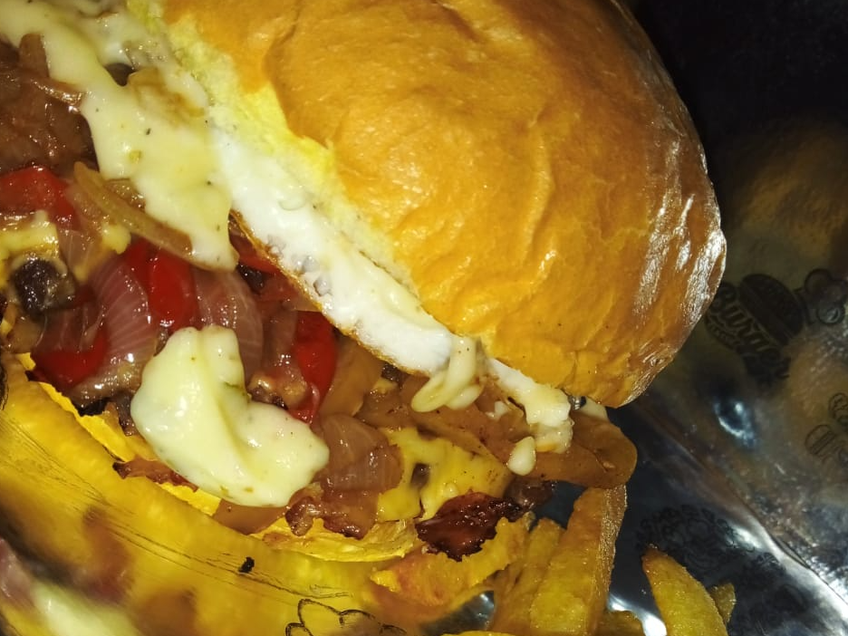 HAMBURGUESA CRIOLLA