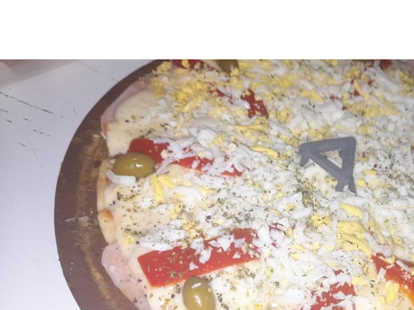 PIZZA ESPECIAL c/ JAMÓN MORRÓN Y HUEVO