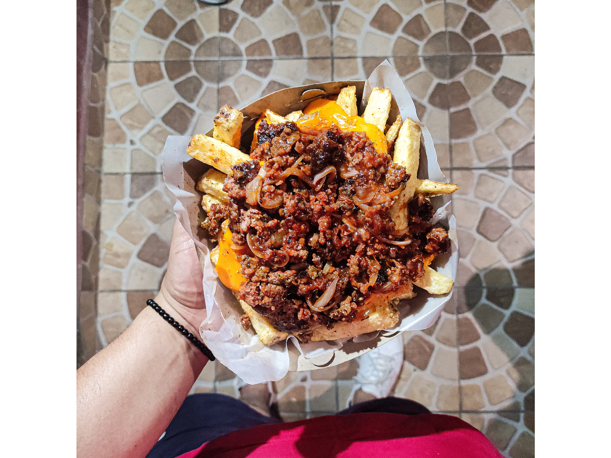 Papas con cheddar y carne picante