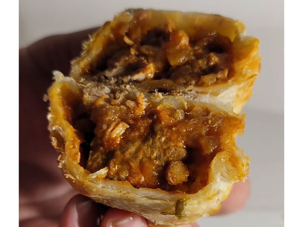 Empanada de carne cortada a cuchillo