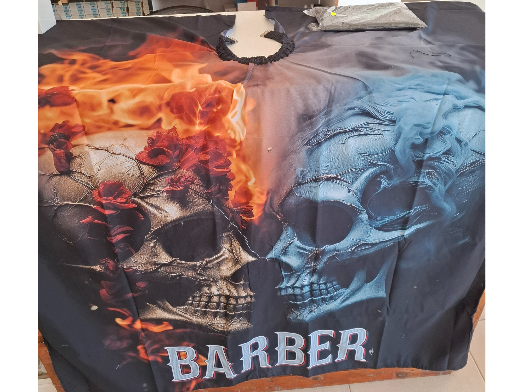 Capa Barber para corte (con gancho)