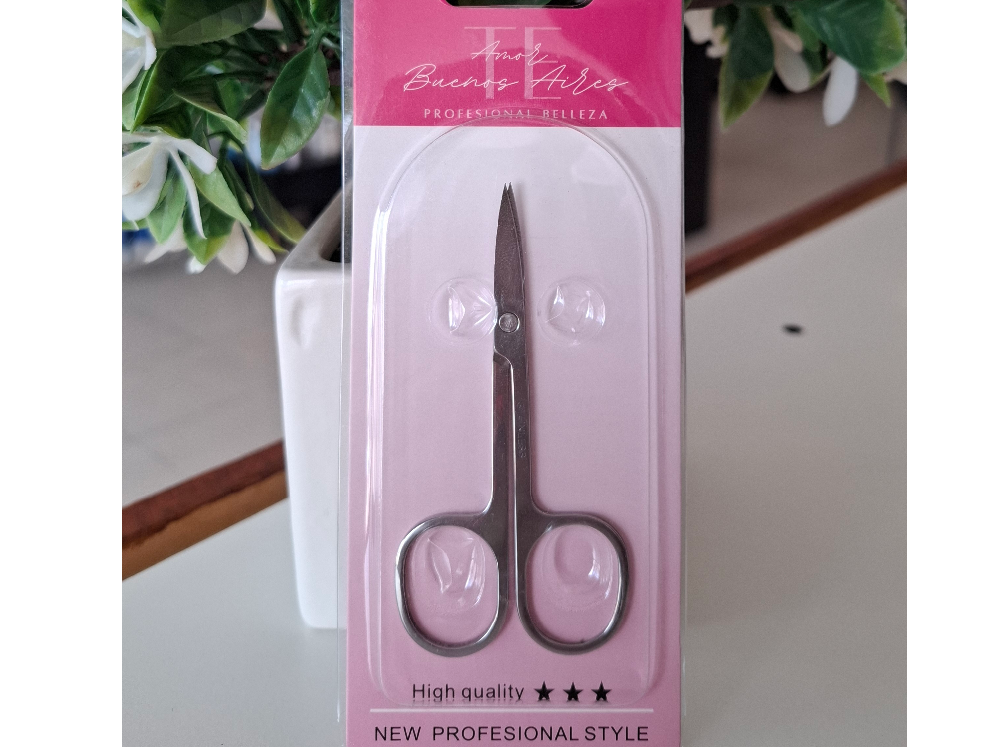 Tijera tamaño pequeño.