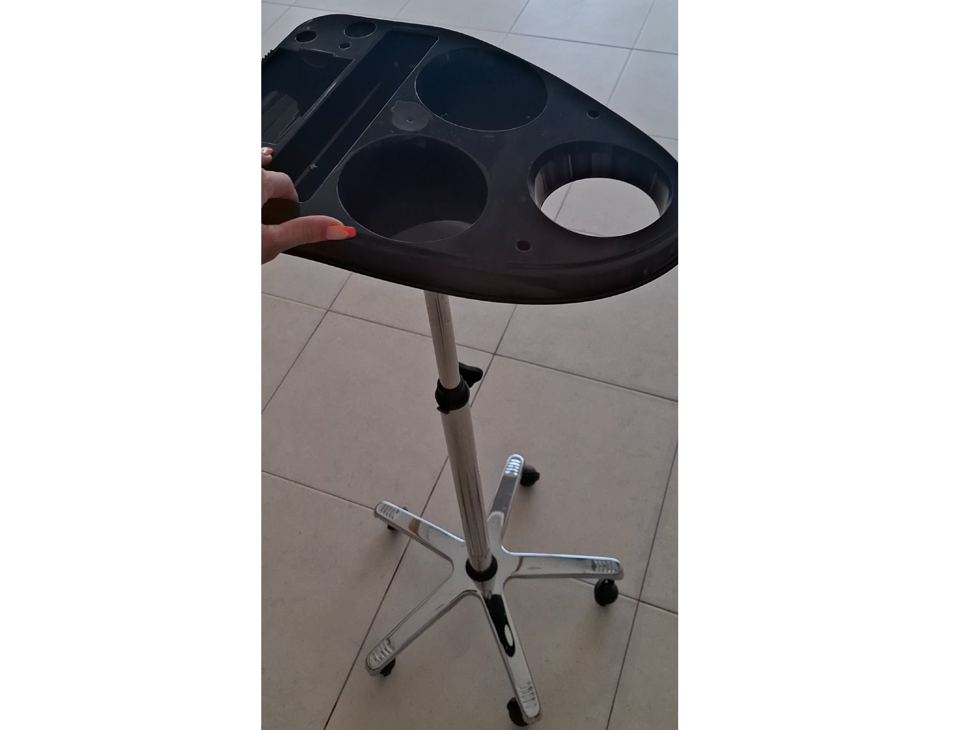 Ayudante de metal con ruedas giratorias🩷