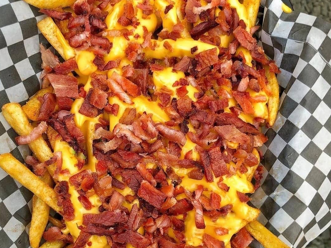 Papas fritas con Cheddar y Bacon