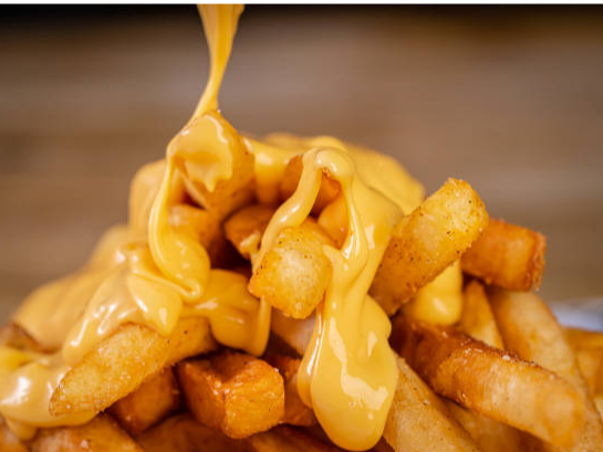 Papas con salsa Cheddar