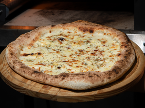 Quattro Formaggi de Capichi Pizzas