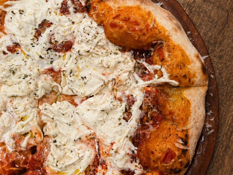 Pizza Burrata Clásica