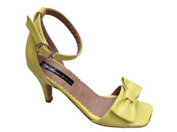 GUADALUPE MOÑO AMARILLO