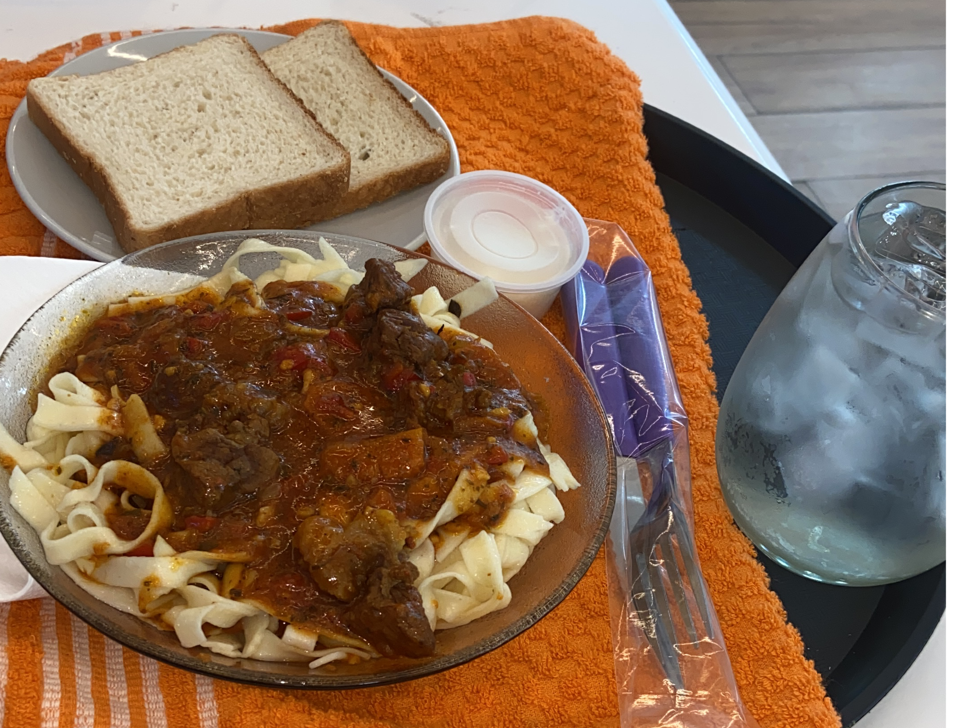 😻Tallarín con estofado de carne 🥩más bebida incluida 🫶🏻