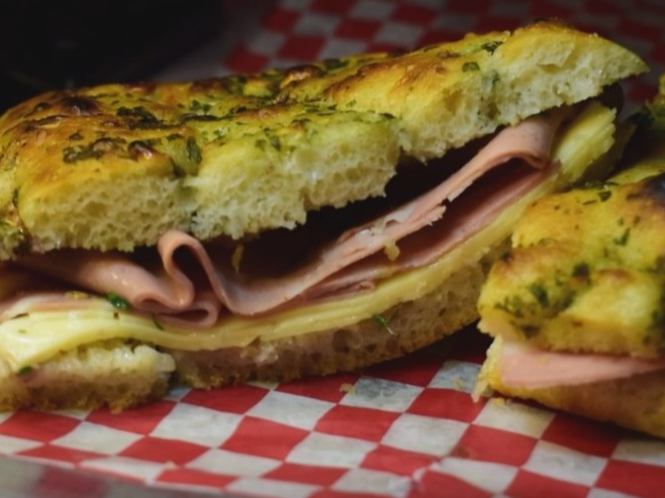 Mortadela y Queso