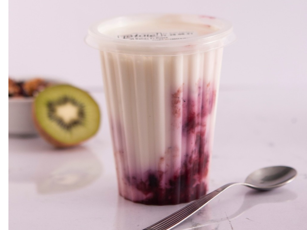 Yogur batido con frutas 280cc (durazno o frutos rojos)