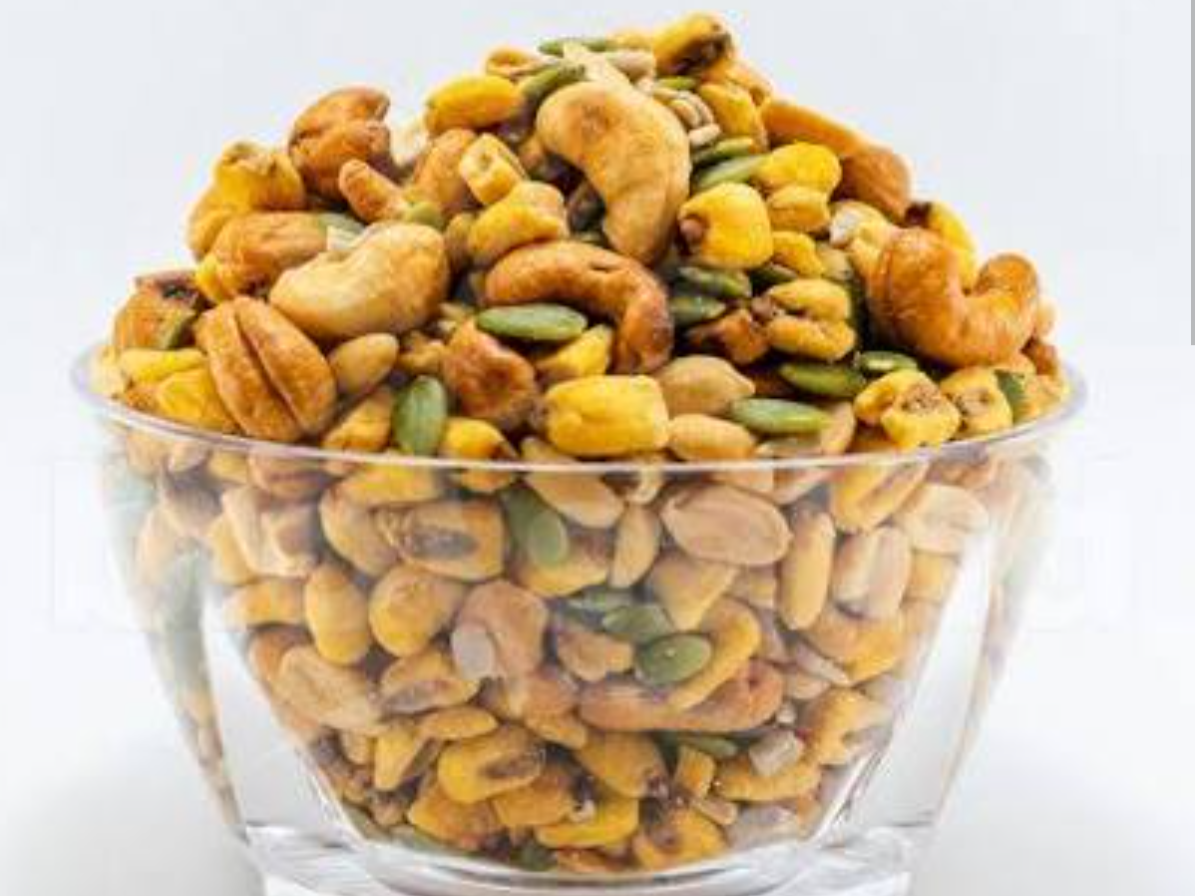 Mix Cervecero (castaña tostada con sal, almendras, maíz frito, garbanzo frito, maní salado, semilla de zapallo, maní recubierto saborizado)