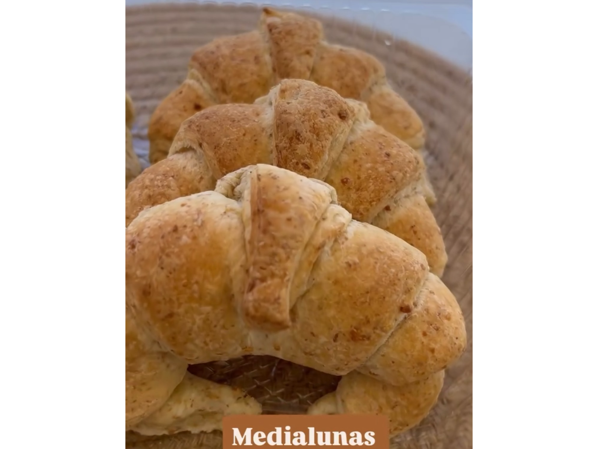 MEDIALUNAS