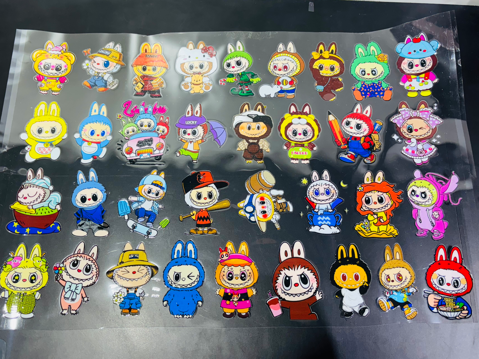 30 STICKERS DE LABUBU