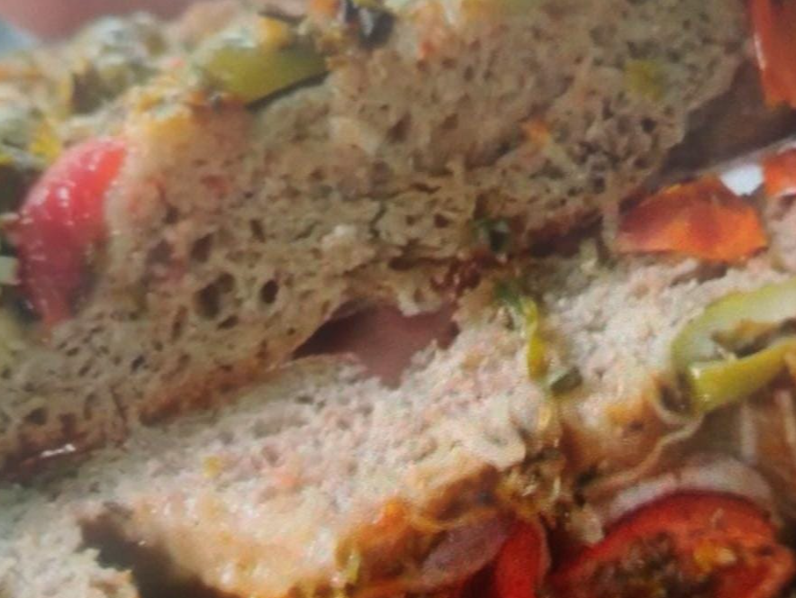 Focaccia Integral cebolla, aceitunas  tomates y especias