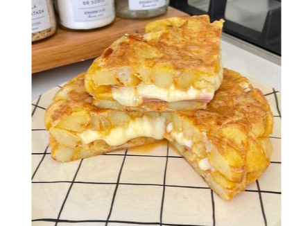 Tortilla Rellena con Jamón y Queso