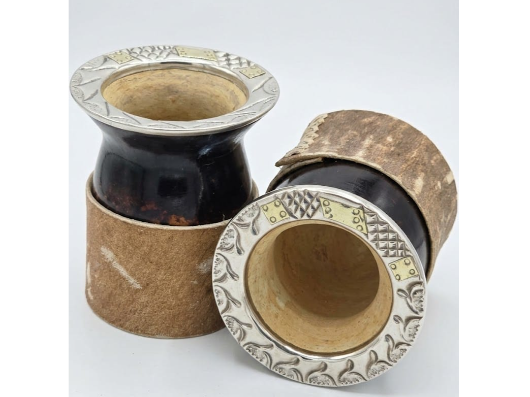 CRIOLLO CON VIROLA CINCELADA & APLIQUES DE BRONCE