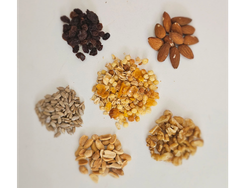 GRANOLA NUTRIROCA (Nuez cuarto, almendra partida, pasas, mani, girasol + base de: Avena - coco - quinoa inflada - copos de maiz - aceite de coco - miel) (32)