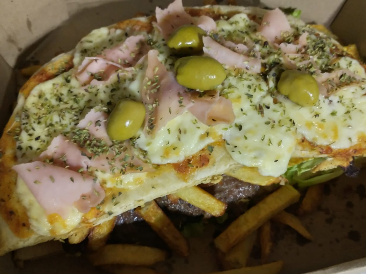 1/2 hambur-pizza con papas (cod 233)