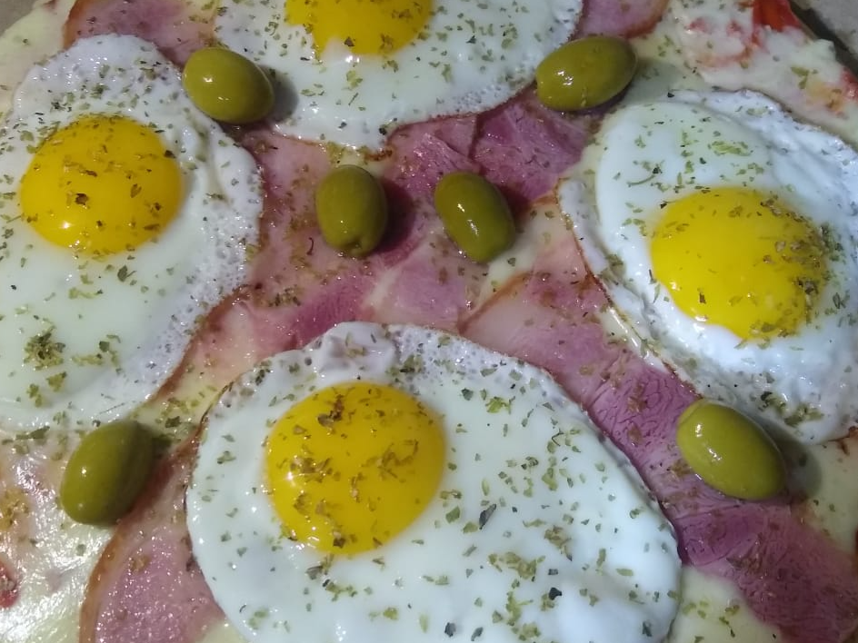 Pizza panceta con huevo fritos (cod 207)