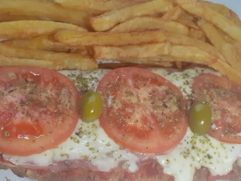 milanesa de pollo a la napolitana (las papas se piden aparte) cod 101