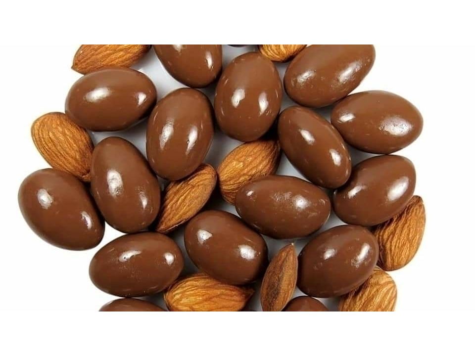 ALMENDRAS BAÑADAS CON CHOCOLATE