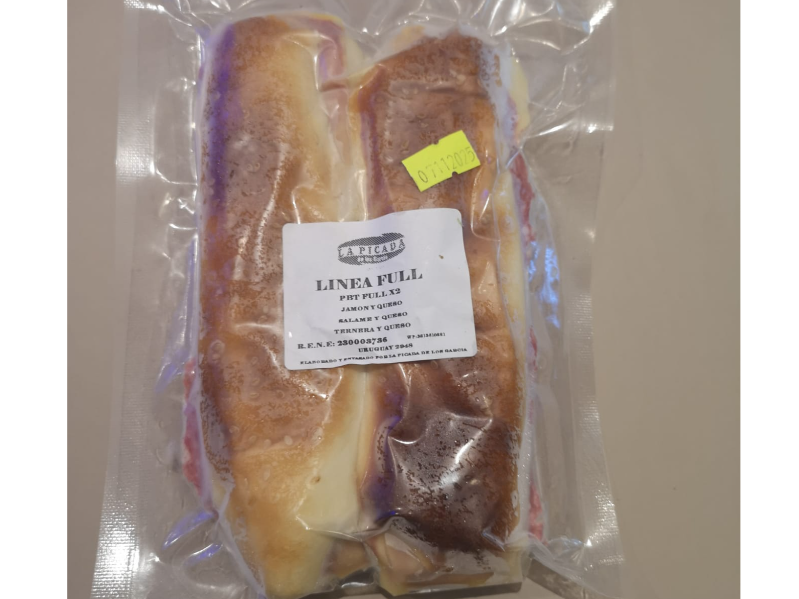 PEBETE DOBLE DE SALAME Y QUESO