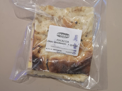 FOCACCIA DE LOMO AHUMADO Y QUESO