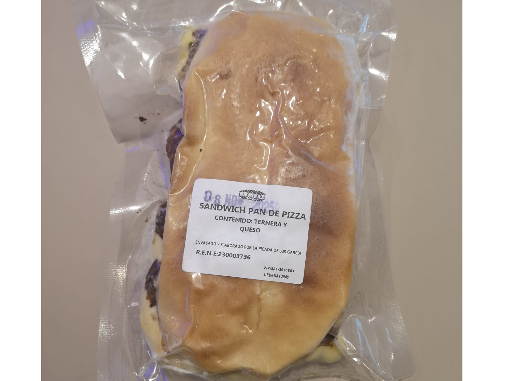 PAN DE PIZZA CON TERNERA Y QUESO