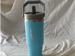 VASO STANLEY CON MANIJA CELESTE 900ml